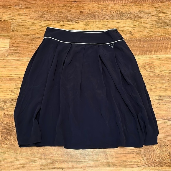 Contemporary Essentials Wardrobe Navy Blue Pull On Silk Pleated Mini Skirt FF - Picture 1 of 4